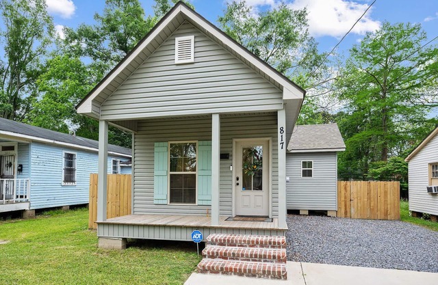 Cozy Cottage: Steps from LSU & Minutes to Downtown