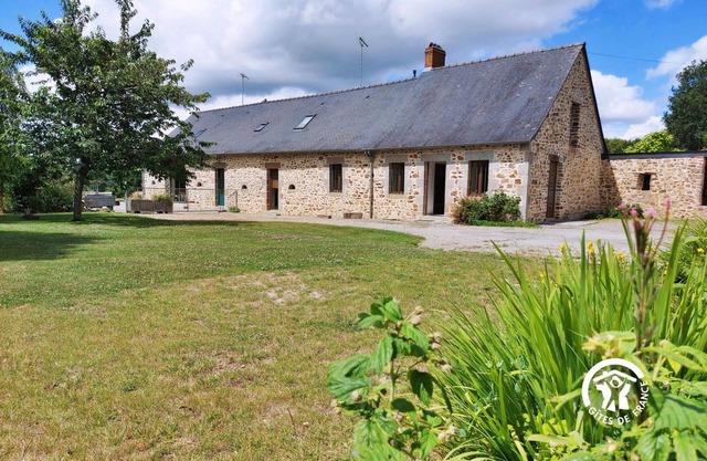 Cozy Countryside Home with Private Garden, Near Laval - 4 Bedrooms, Pet-Friendly, Ideal Location