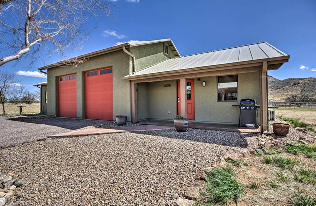 Cozy Elgin Casita w/Gas Grill: Pets Welcome!