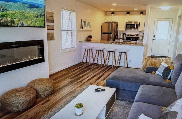 Cozy Elk Hideaway - Walk to Ski Slopes!