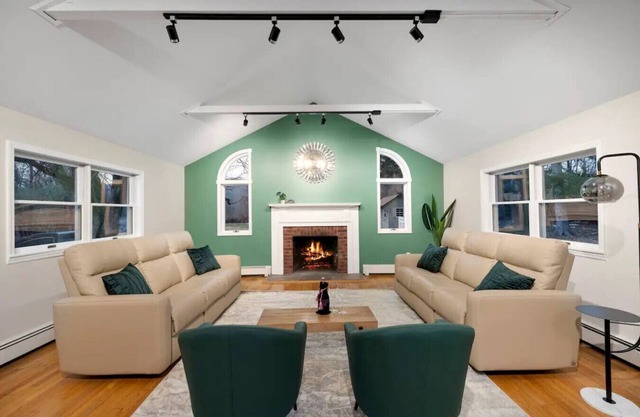 Cozy Fall Home with 4BR and Fireplace Near NYC