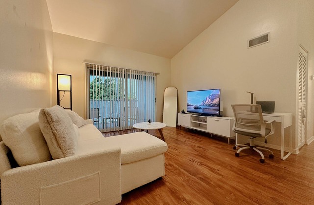 Cozy Full 1B/1B Apt - A/C - Kitchen - Laundry - Parking for 1 car