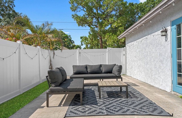 Cozy Game Home w/ King Bed near Raymond James Stadium ★ Tampa Airport ★ St Pete