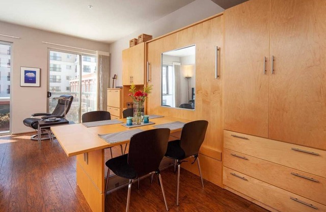 Cozy Gaslamp Studio with Pool