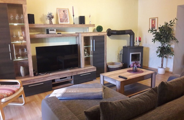 Cozy guest accommodation for vacationers and commuters