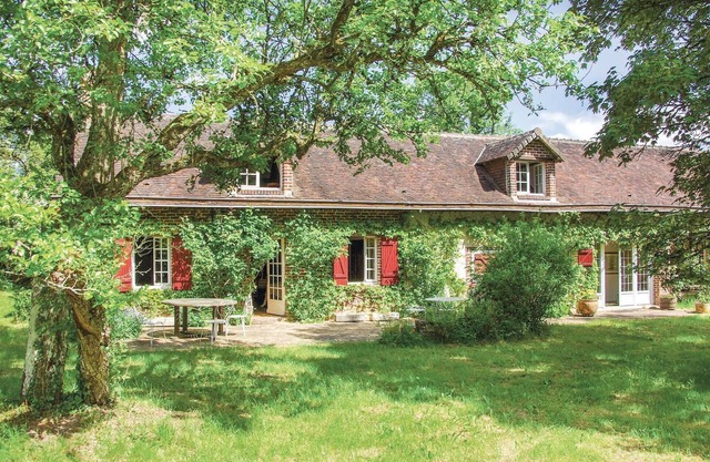 Cozy home in Beauchene with WiFi