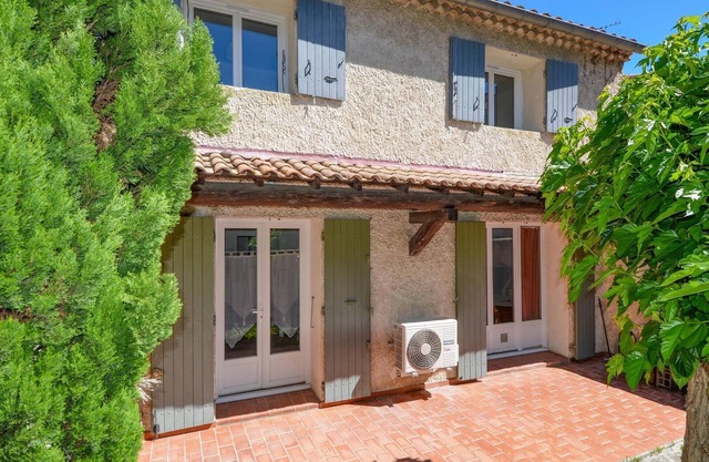 Cozy home in Eyguières with WiFi