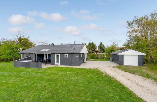 Cozy home in Farsø with WiFi