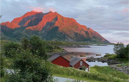 Cozy Home In Straumsjøen With Kitchen