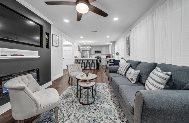 COZY HOME/PET FRIENDLY/GATED