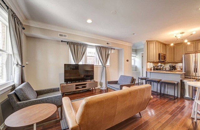 Cozy Home with Free Parking | 3BR/2.5BA #DCottage