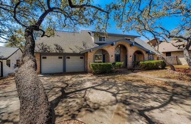 Cozy home with Pool & Game room
