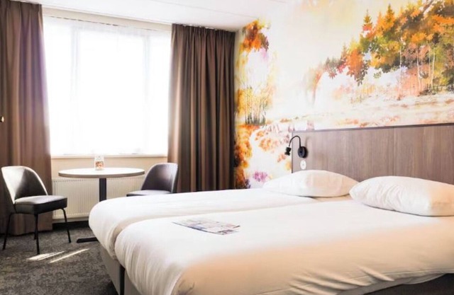 Cozy Hotel Room Near Moerdijk Port, Ideal for Business & Leisure