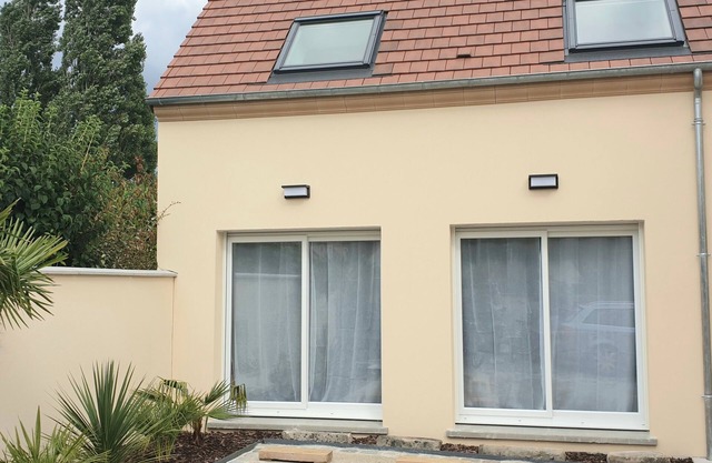 Cozy house near Disneyland Paris, 3 minutes by bus.