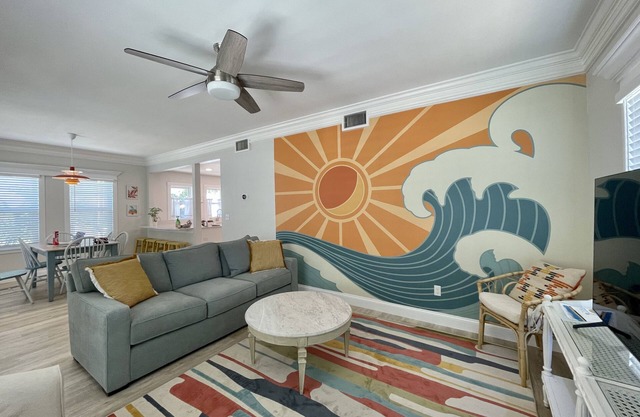 Cozy! Julias Retreat NSB near Canal Street, 2 mi from the Beach