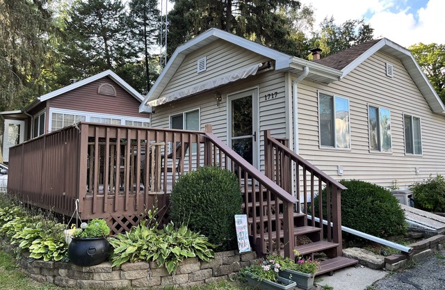 Cozy Lake House with a beautiful view of Lake Koshkonong