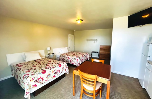 Cozy Lakeview suite with Kitchenette