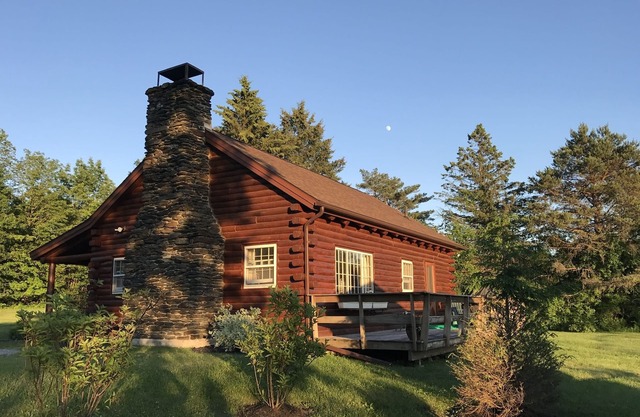 Cozy log cabin in the heart of the Green Mountains