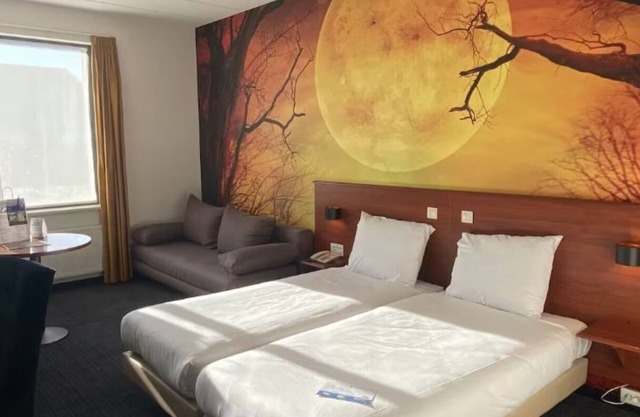 Cozy & Modern Family Room Near Pinkpop Festival, SnowWorld & More!