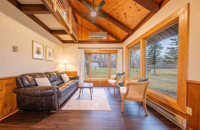 Cozy, Moody, Tranquil Cabin on Beautiful Lake Manuella in Darwin Minnesota