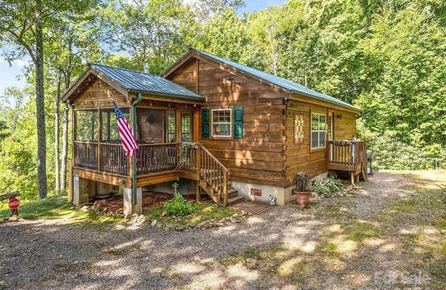 Cozy Mountain Cabin - Amazing View! Central heat/AC, fireplace, firepit