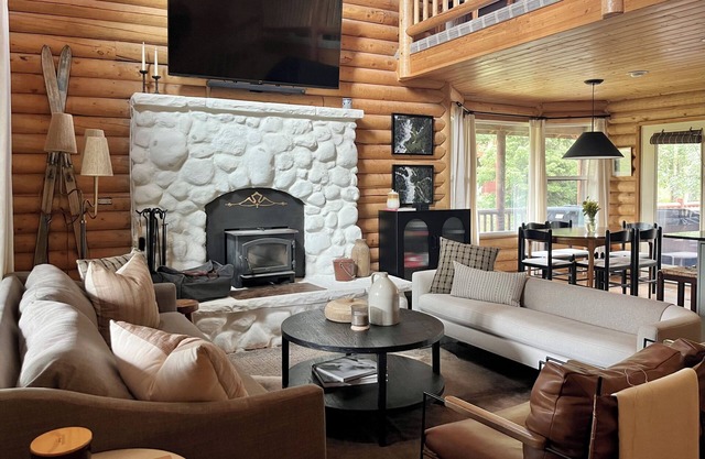 Cozy Mountain escape near Park City w/game room, hot tub for the whole family