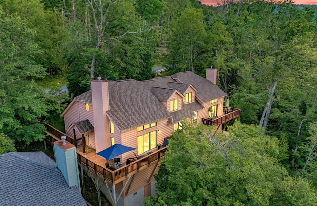 Cozy Mountain Retreat in Sugar Mountain – Pet-Friendly Haven