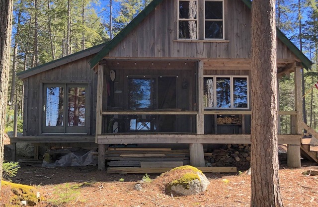 Cozy, Off-Grid Camp on Spectacle Pond w/private water frontage!