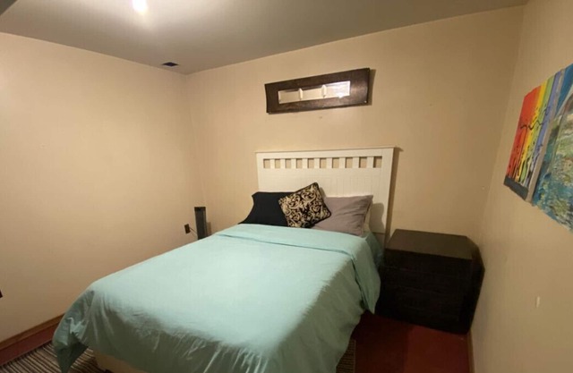Cozy One-Bedroom Suite Moments from the Lake