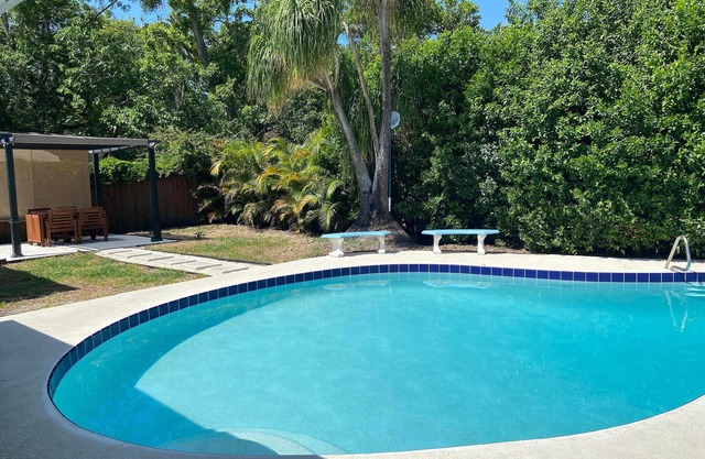 Cozy Pool Home. 10 min from Bucs Stadium