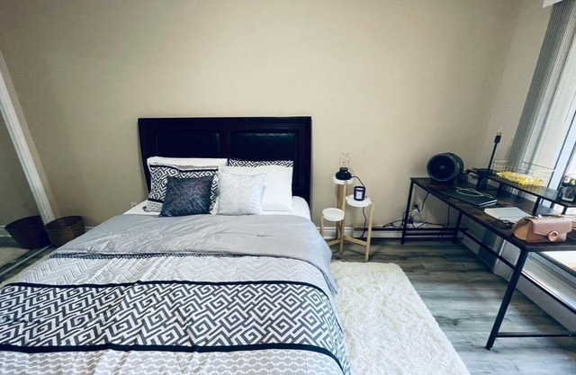 Cozy Private Room+Balcony - 1' walk to GO train and bus station