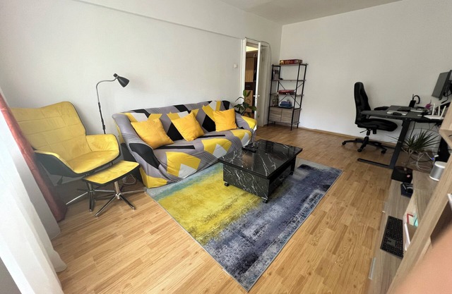 Cozy Room in a Welcoming Bucharest Home