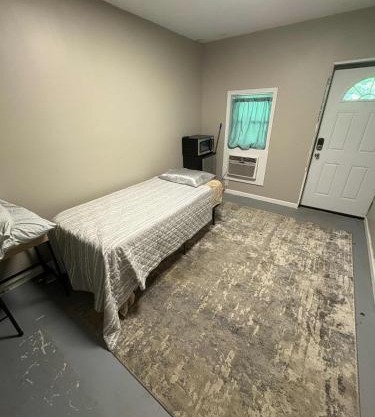 Cozy Room Near Downtown Hendersonville