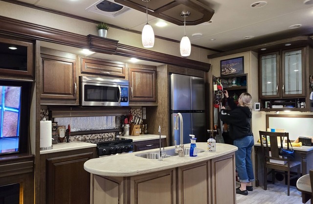 Cozy RV with WiFi and HVAC in Glendale/North Phoenix Luxury Fifth wheel camper