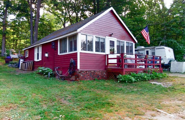 Cozy Sebago Basin Cabin