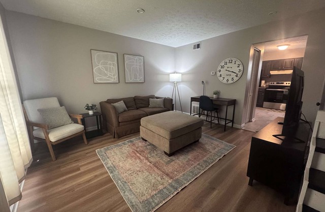 Cozy Spacious 2 Bedroom Townhouse Near Bardstown!