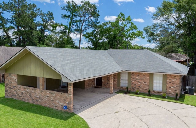 Cozy spacious 3 bedroom 2 bathroom home.