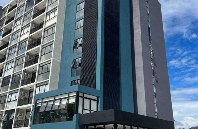 Cozy, Spacious 2Br Apt w/Mountainview. Parking, Gym & Pool