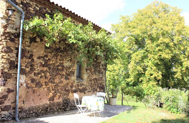 Cozy Stone Cottage Near Monpazier, Fireplace, Large Garden, Family & Pet Friendly