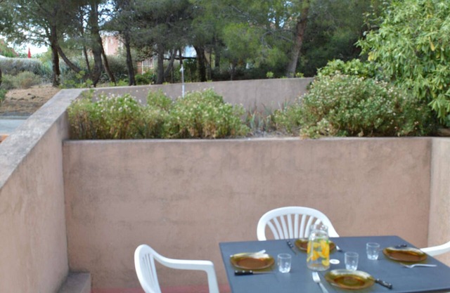Cozy Studio Cabin with Pool, Terrace, and Parking in Tranquil Narbonne Plage