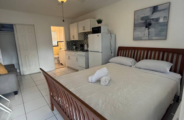 Cozy Studio in Hollywood-Q