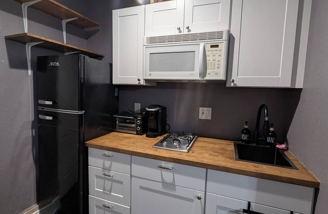 Cozy studio in Yuba City with AC, WiFi