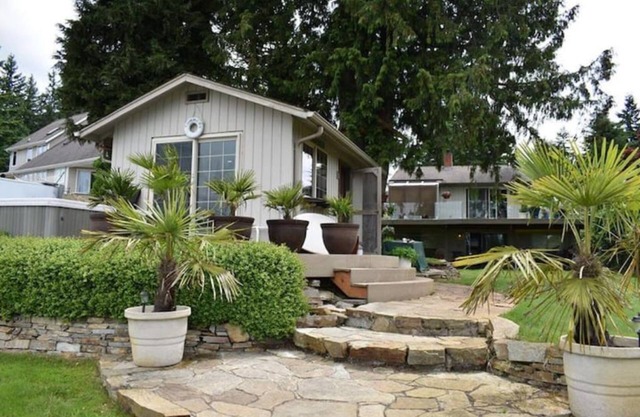 Cozy Tiny House Style Cabin with Hot Tub on Waterfront