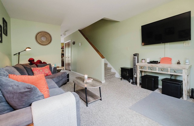 Cozy Townhouse Near Hunter Mountain