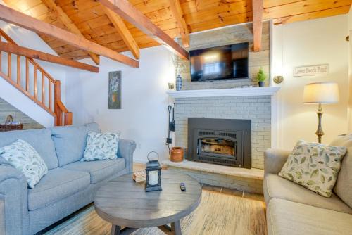 Cozy Tuftonboro Home with Deck - Walk to Beaches!