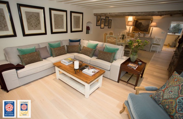 Craigmoor Cottage, enchanting, tranquil & central in Bourton-on-the-Water
