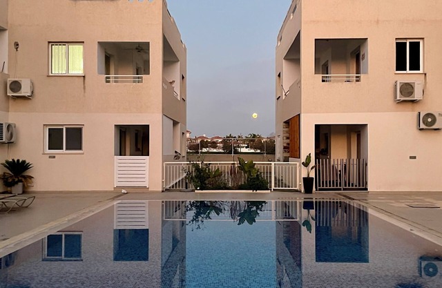 Creative 1BR Pool View Apt with Covered Parking