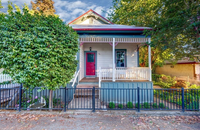 Creekside Home in Historic Sutter Creek