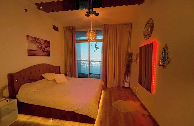 CreekView Luxury Apartment