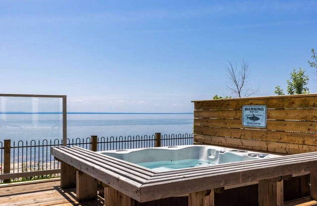 Crystal Beach Executive Waterfront Lakehouse